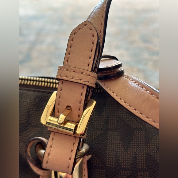 Michael Kors Large Signature Grayson Large Satchel - Picture 9 of 13